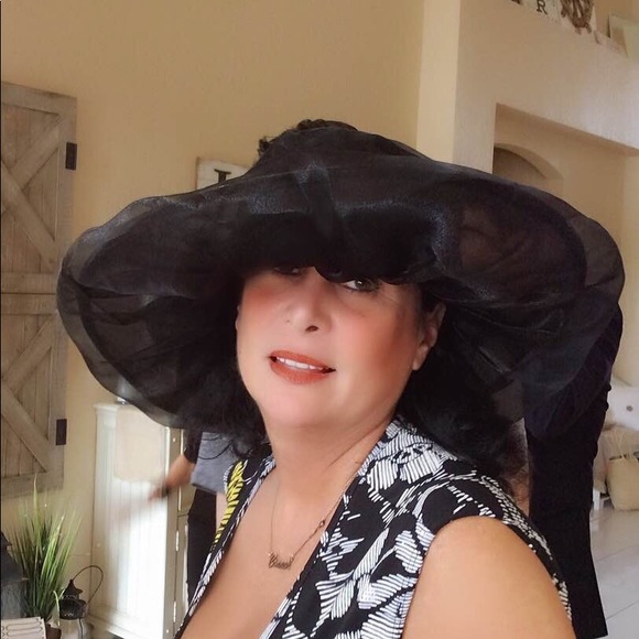 Meet your Posh Ambassador, Kerry - Picture 3 of 4